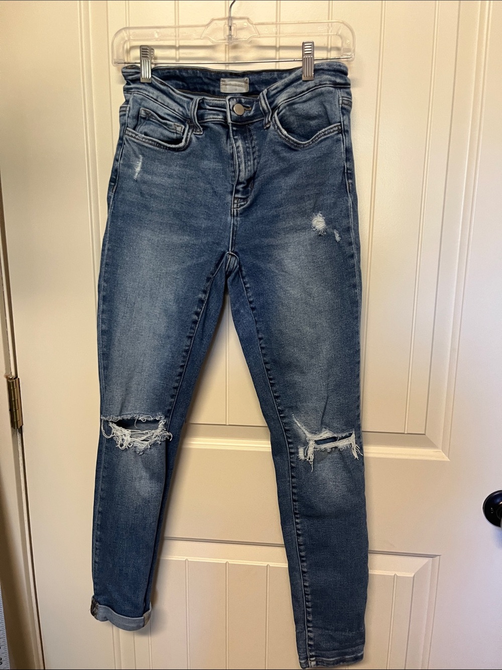 Altar'd State  Distressed Skinny Jeans in Blue Wash